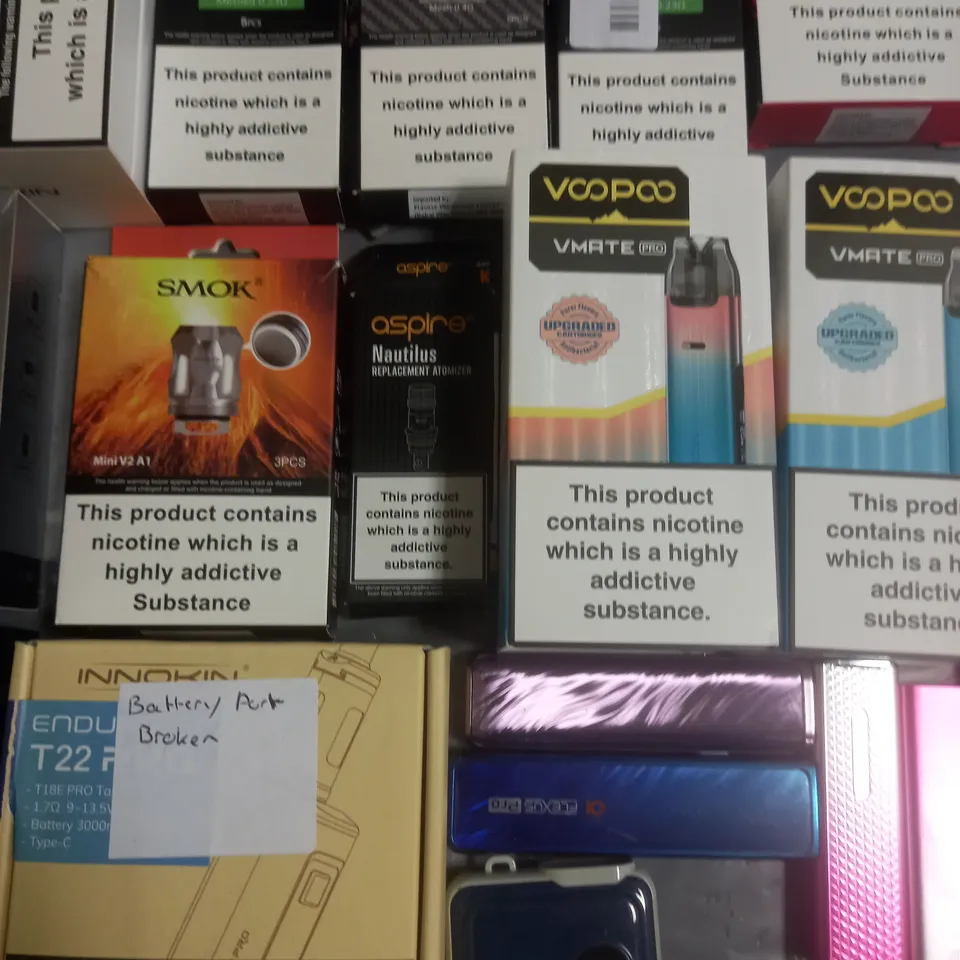 LOT OF APPROXIMATELY 25 ASSORTED VAPING ITEMS TO INCLUDE SMOK, ASPIRE AND VOOPOO