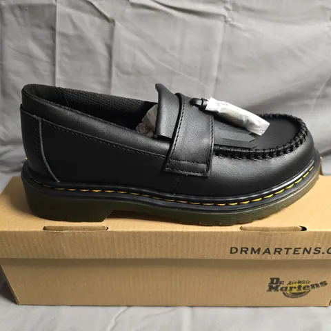 BOXED PAIR OF DR.MARTENS ADRIAN JUNIOR SHOES - UK SIZE 2.5 - KIDS