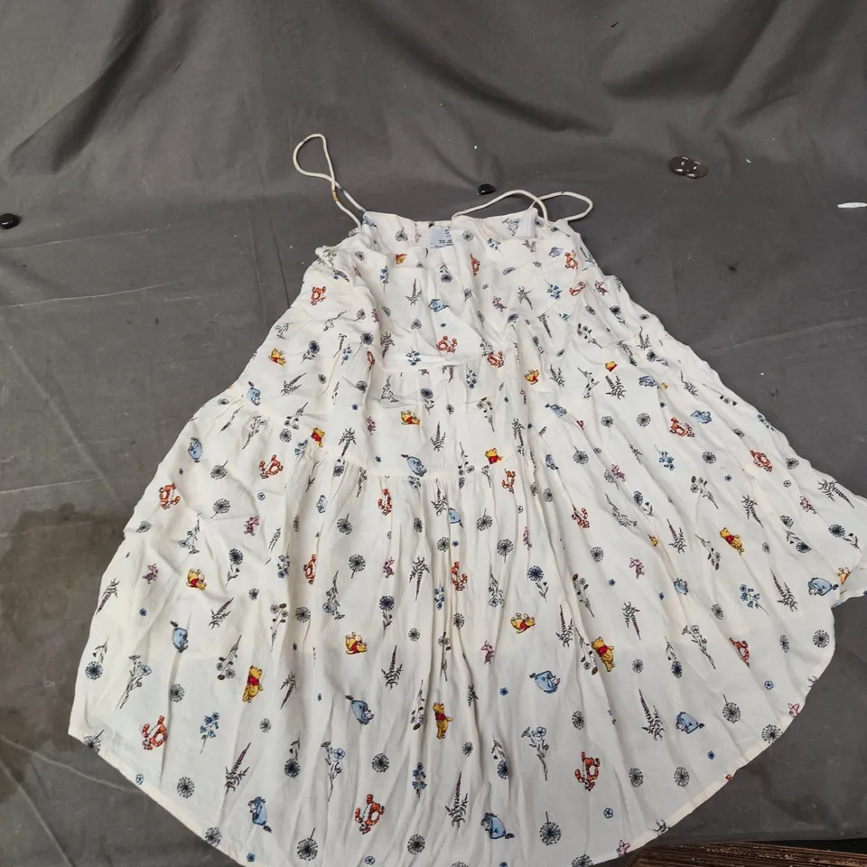 BOX OF APPROXIMATELY 22 ASSORTED CLOTHING ITEMS TO INCLUDE: WINNIE THE POOH DRESS M