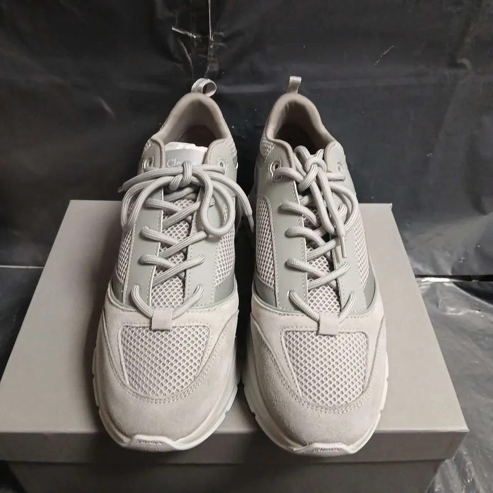 BOXED PAIR OF CLEENS MESH TRAINER SNEAKERS WITH SUEDE OVERLAYS - UK SIZE 10.5