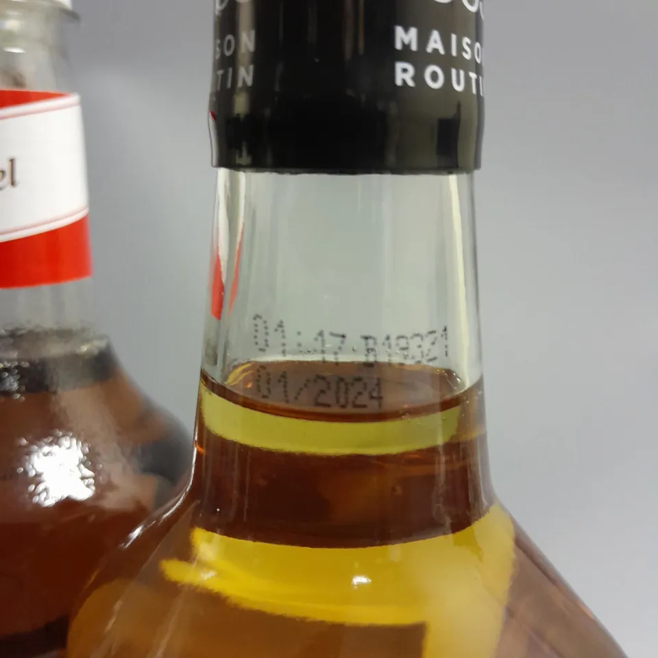 LOT OF 2 1L FOOD SYRUPS INCLUDE POP CORN AND CARAMEL / COLLECTION ONLY