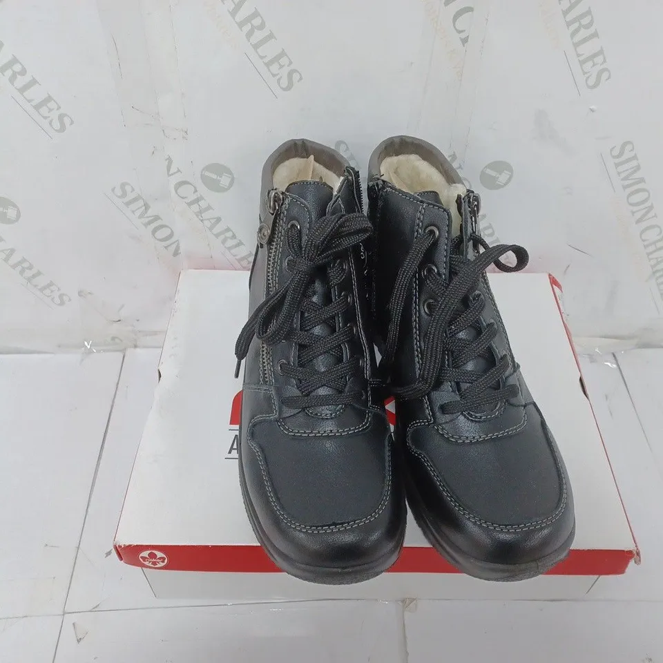 BOXED PAIR OF RIEKER WATER RESISTANT BOOTS IN BLACK SIZE 7.5 