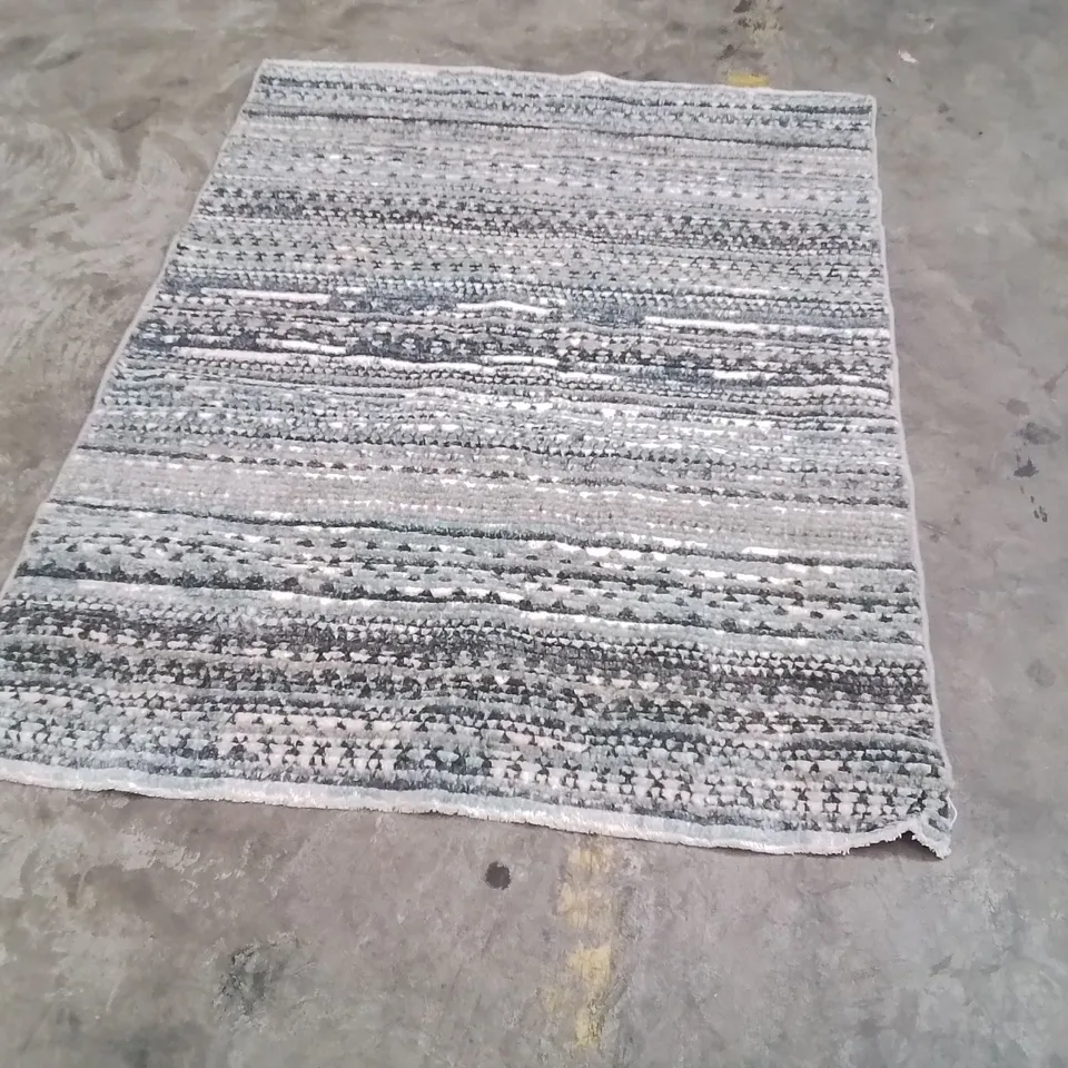 QUALITY DESIGNER AREA RUG - APPROXIMATELY 150X115CM