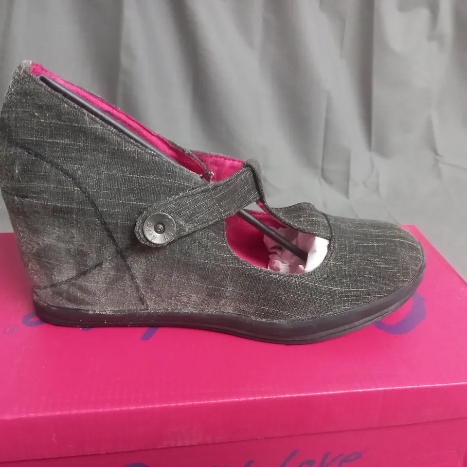 BOX OF APPROXIMATELY 10 BLACK  GUPPY LOVE BY BLOWFISH SHOES IN VARIOUS SIZES 