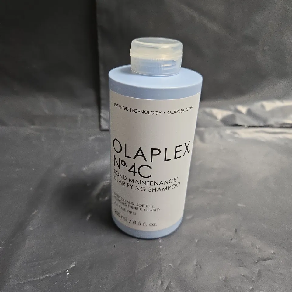Olaplex No.4C Bond Maintenance Clarifying Shampoo – 250 ml