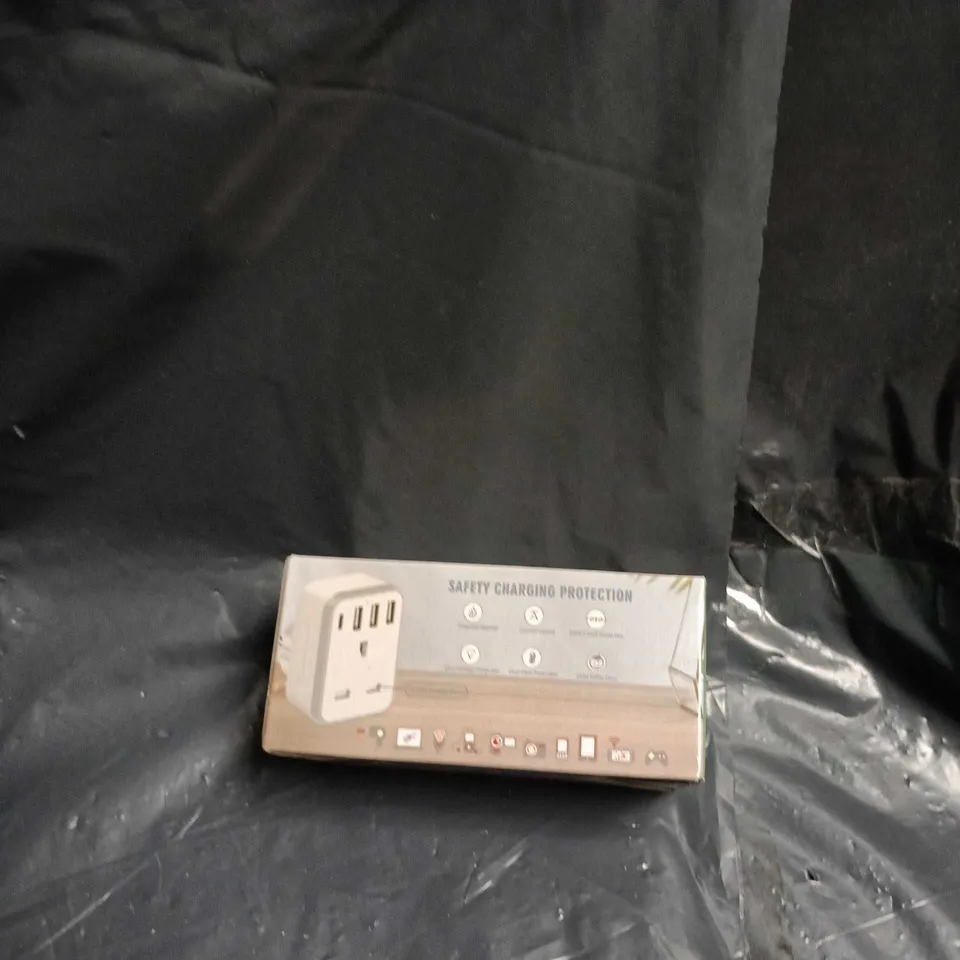 BOX OF APPROXIMATELY 8 ASSORTED ITEMS INCLUDING:SPEAKER, SCIENTIFIC CALCULATOR AND 3 USB PLUG