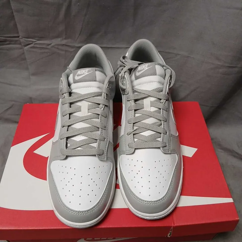 NIKE DUNK LOW RETRO TRAINERS – WHITE/SMOKE GREY, UK 9 (EU 44)