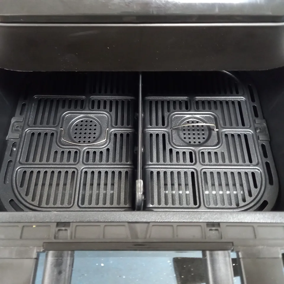 BOXED INSTANT VORTEX PLUS VERSAZONE AIR FRYER 
