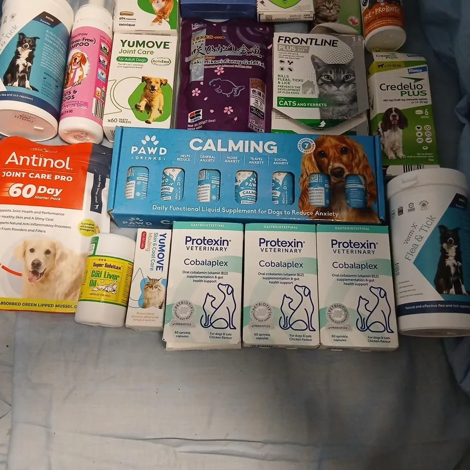 LARGE QUANTITY OF ASSORTED PER CARE PRODUCTS TO INCLUDE; ASSORTED DOG AND CAT VETERINARY MEDICINES & SUPPLEMENTS (FRONTLINE PLUS, CREDELIO PLUS, YUMOVE, ANTINOL, CALMING, PROTEXIN)