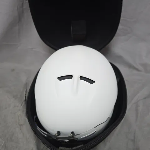 ISLAND TRIATHLON & BIKE WHITE CYCLING HELMET