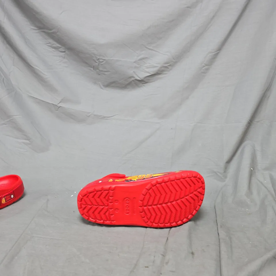 KIDS' RED LIGHTNING MCQUEEN CROCS-STYLE CLOGS – PAIR SIZE 10