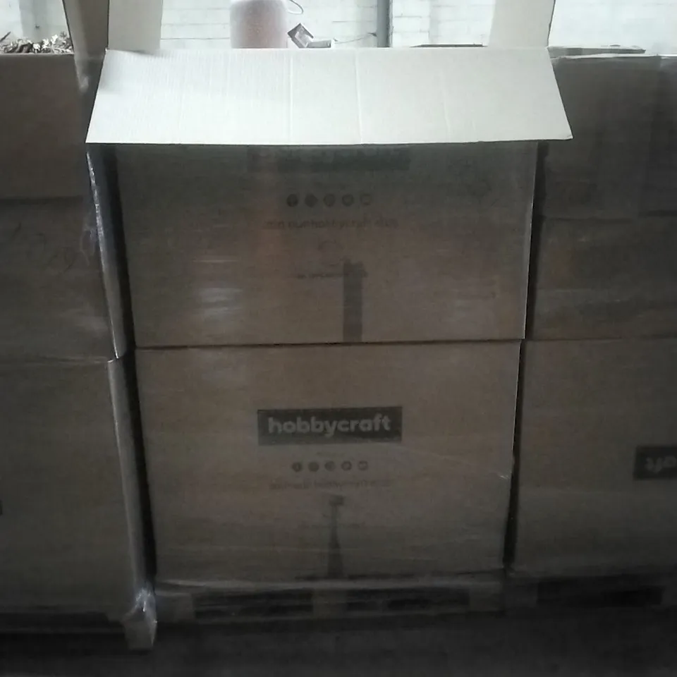 PALLET OF MIXED CHRISTMAS STOCK