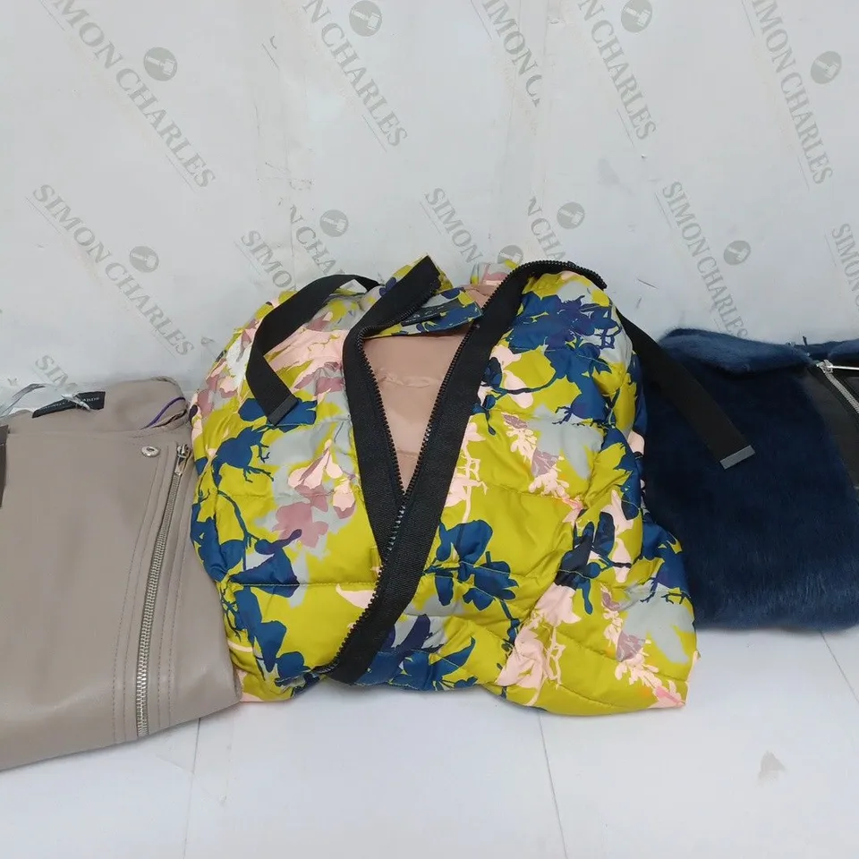 BOX OF 8 ASSORTED CLOTHING ITEMS TO INCLUDE BLUE FLUFFY ZIP UP JACKET , ETC