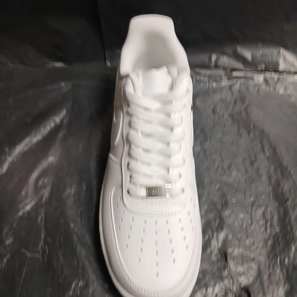 NIKE AIR FORCE 1 LOW WHITE SNEAKERS - UK SIZE 8