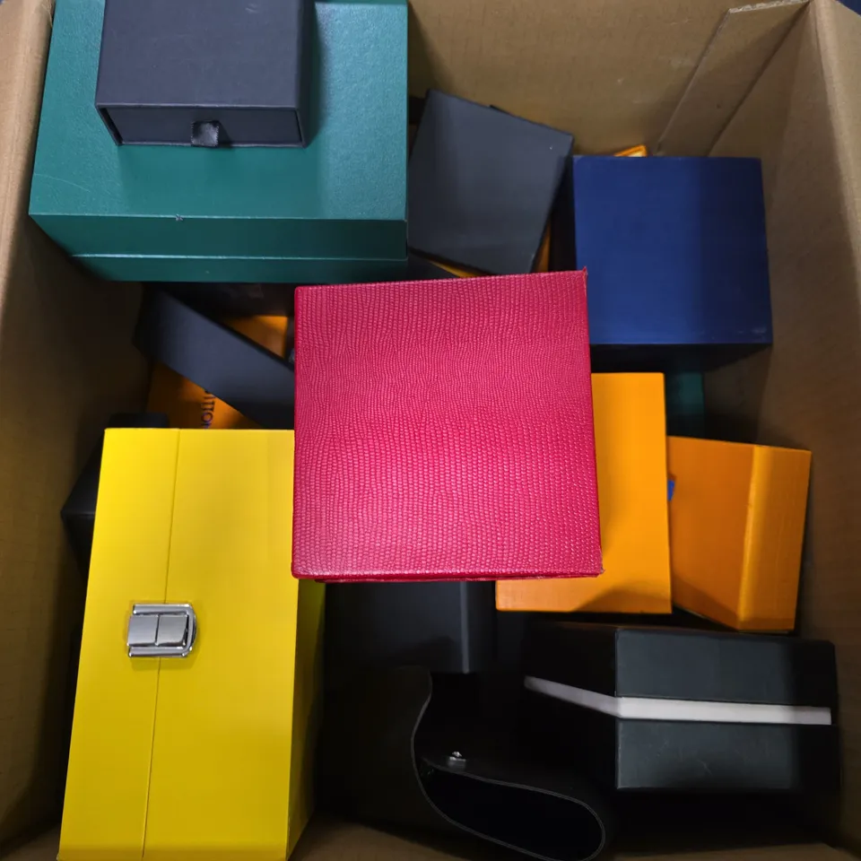 BOX OF APPROXIMATELY 15 DESIGNER JEWELLERY BOXES IN VARIOUS SIZES & DESIGNS 