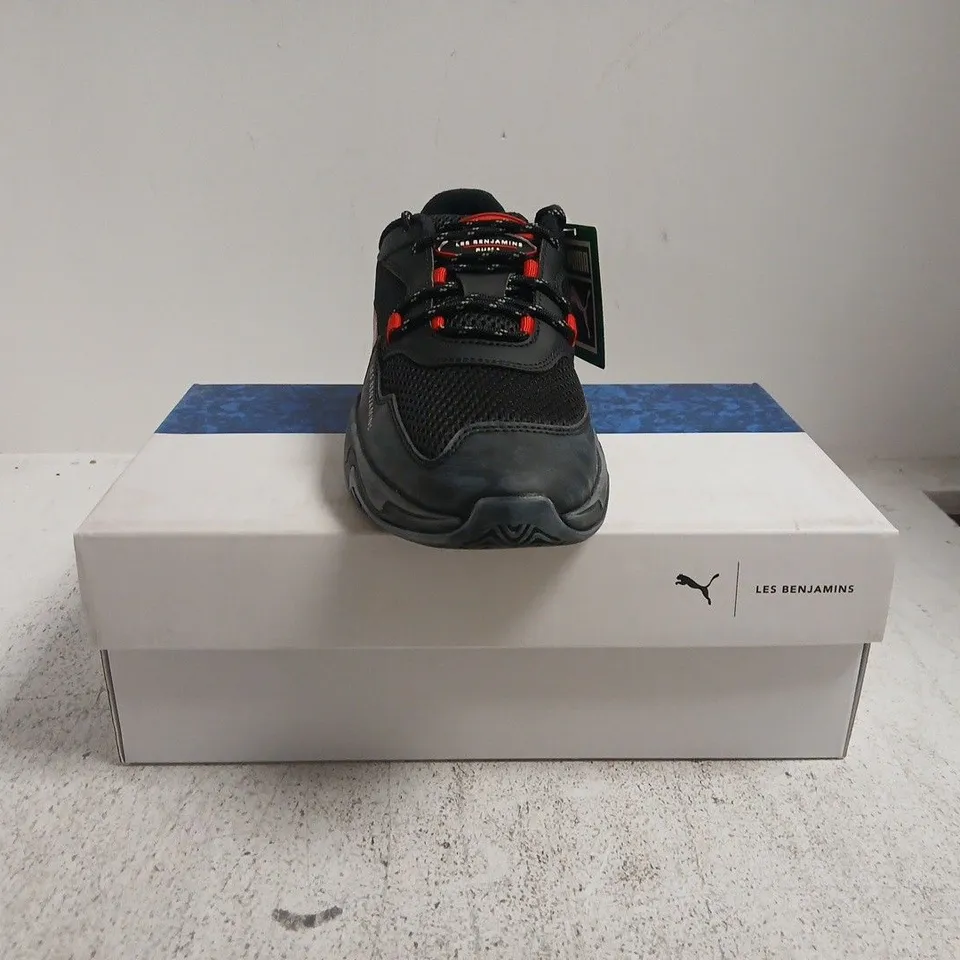 BOXED PAIR OF PUMA STORM LES BENJAMINS TRAINERS IN BLACK/RED SIZE UK 7
