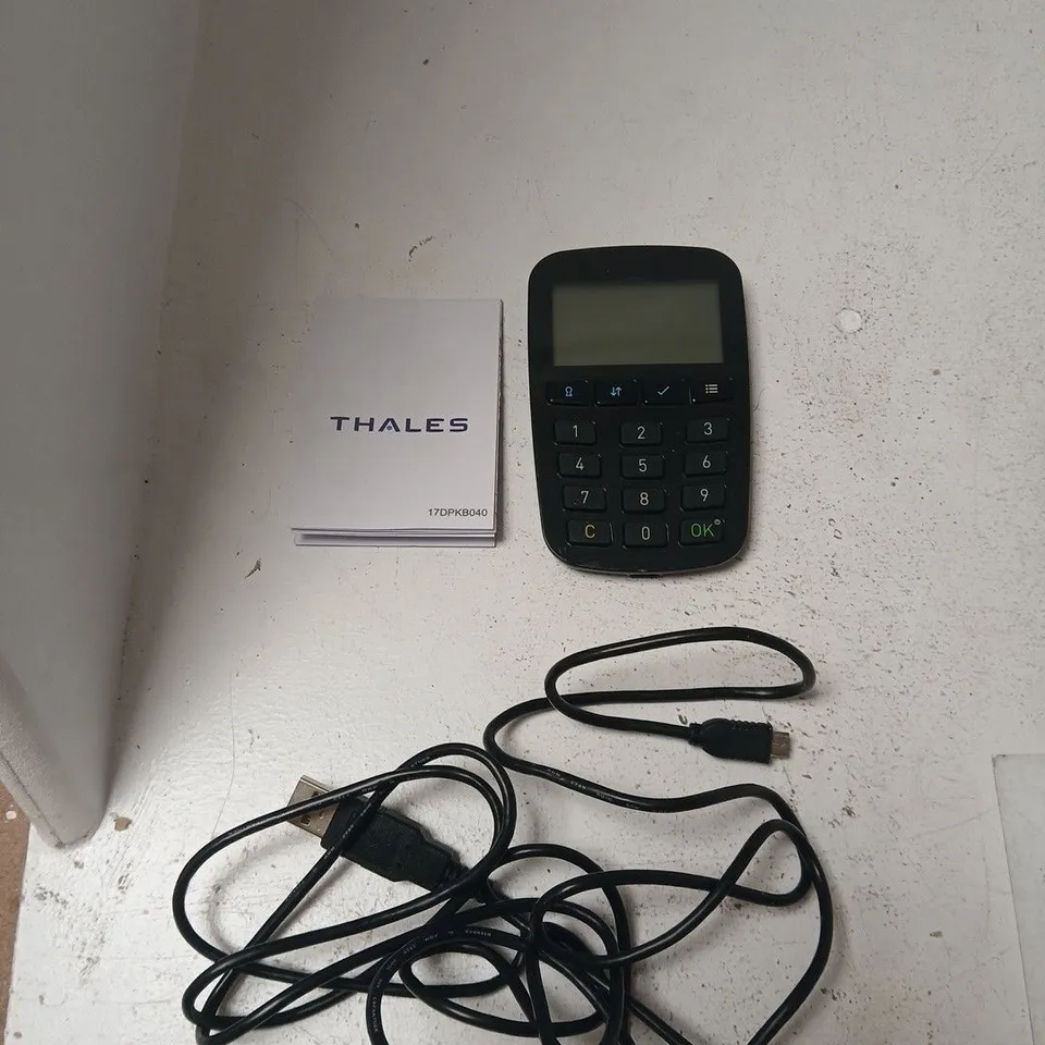 GEMALTO EZIO BLE READER PKI SWYS – USB CABLE INCLUDED