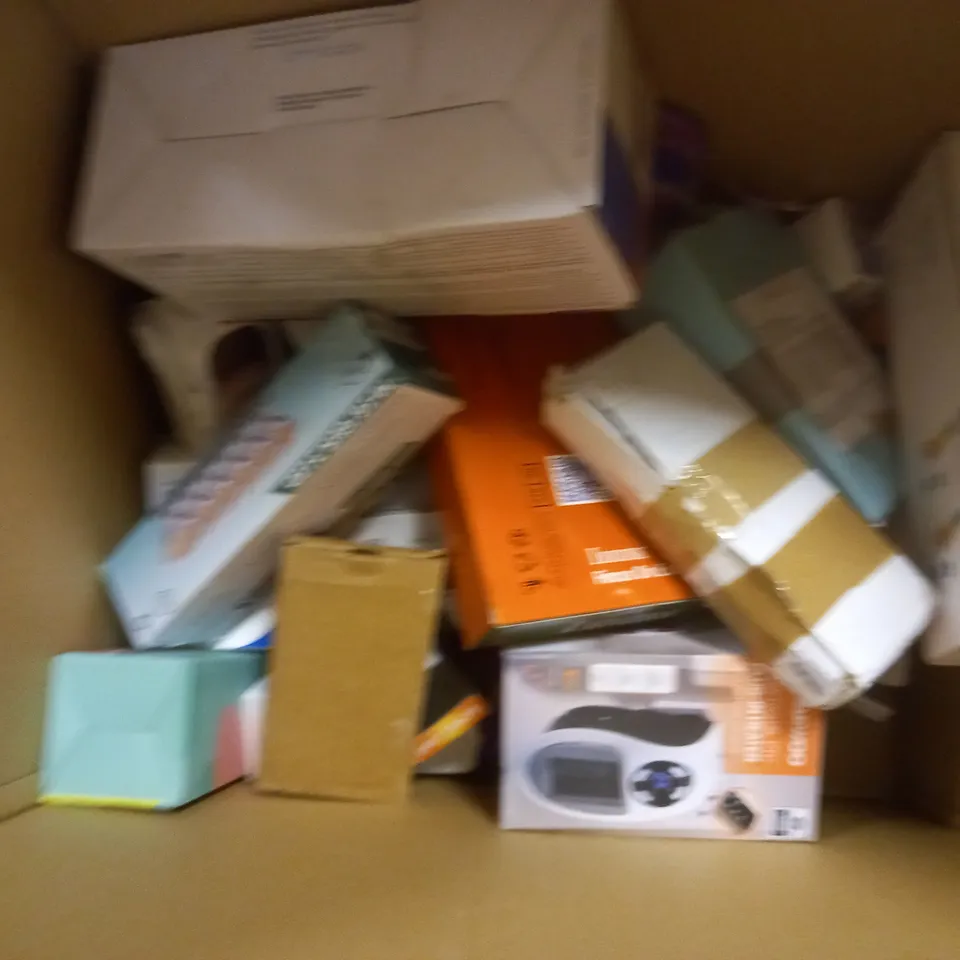 APPROXIMATELY 15 ASSORTED ITEMS TO INCLUDE DAEWOO PLUG-IN HEATER, LED LIGHT BULBS, BABY HAIR CLIPPER, ETC