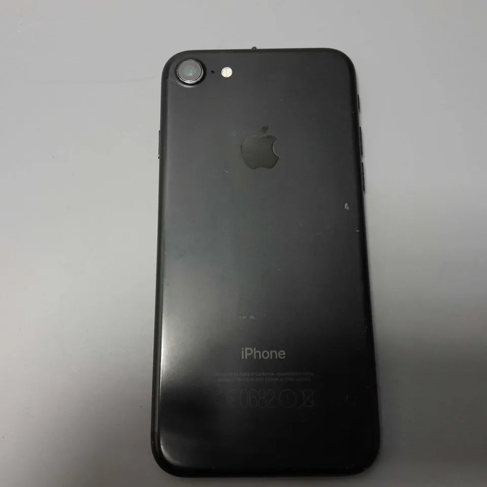 APPLE IPHONE 7 (A1778) SMARTPHONE
