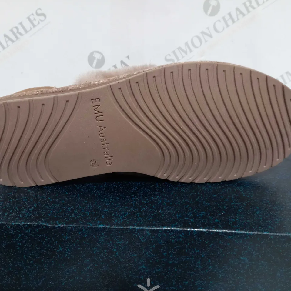 BOXED PAIR OF EMU AUSTRALIA CAMEL SLIPPER SIZE 8