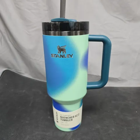 STANLEY QUENCHER H2.0 TUMBLER – GRADIENT BLUE/GREEN WITH HANDLE