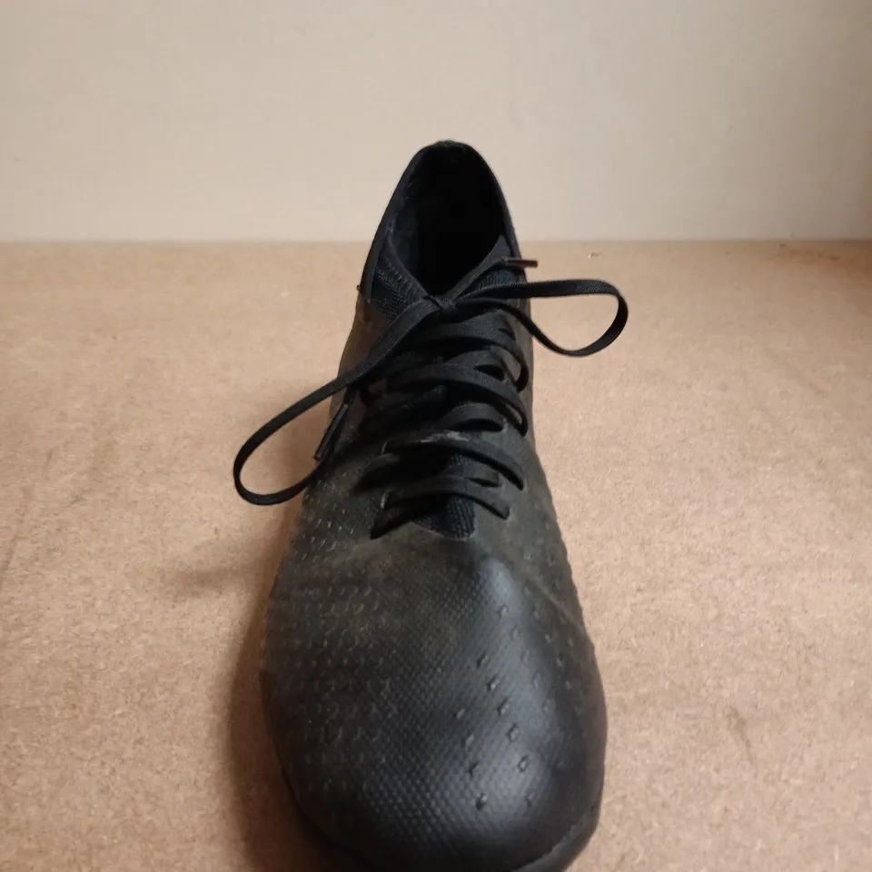 BOXED PAIR OF ADIDAS BLACK TRAINERS - UK SIZE 9