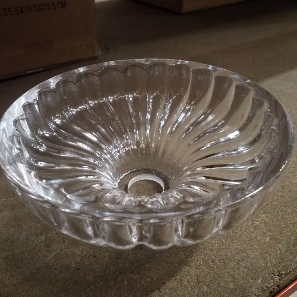 BOXED CLEAR GLASS LAMPSHADE 