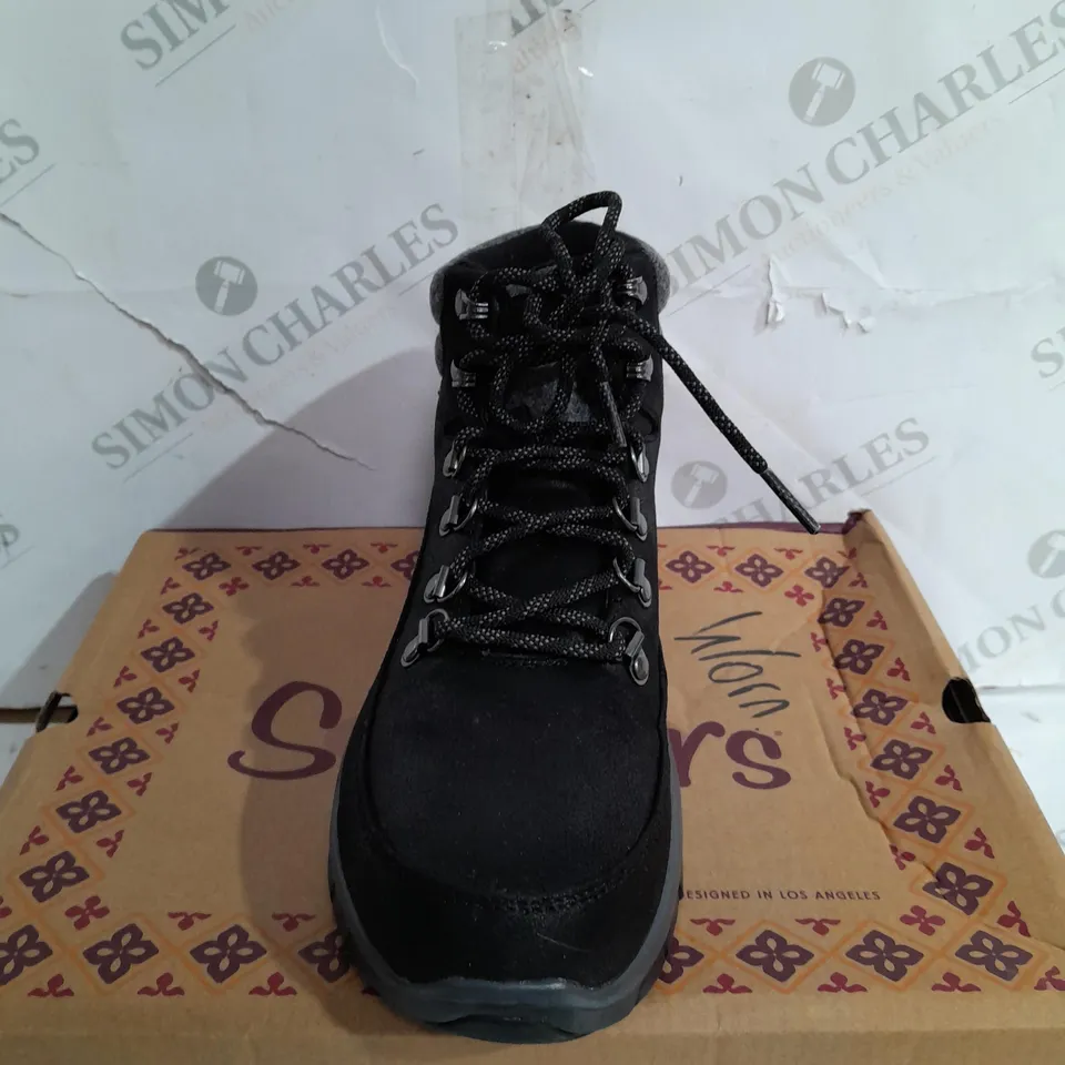 BOXED PAIR OF SKECHERS SYNERGY WARM BOOTS, BLACK - SIZE 6