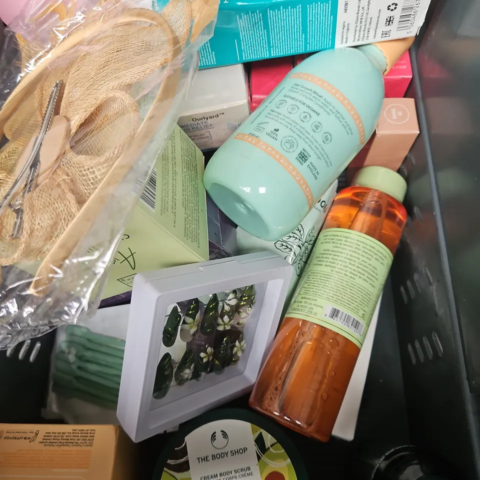 APPROXIMATEY 20 HEALTH AND BEAUTY PRODUCTS TO INCLUD - RADOX - AVEENO - WHITE 2 - AS I AM - ETC