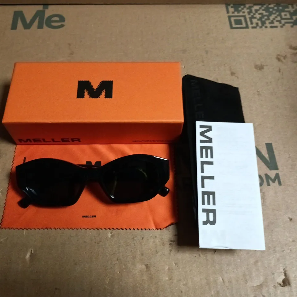 BOXED MELLER BLACK CHUNKY FRAMED GLASSES 