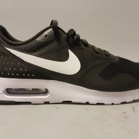 PAIR OF NIKE SIR SHOES IN BLACK UK SIZE 6