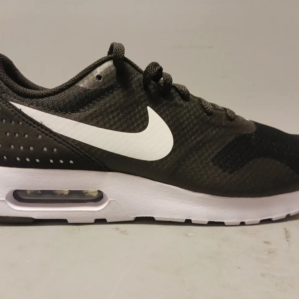 PAIR OF NIKE SIR SHOES IN BLACK UK SIZE 6