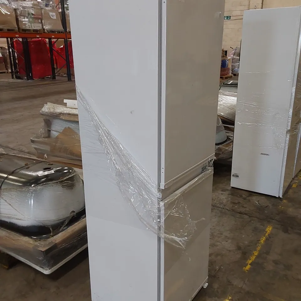 GRUNDIG GKFED445 BUILT-IN INTEGRATED 50/50 FRIDGE FREEZER