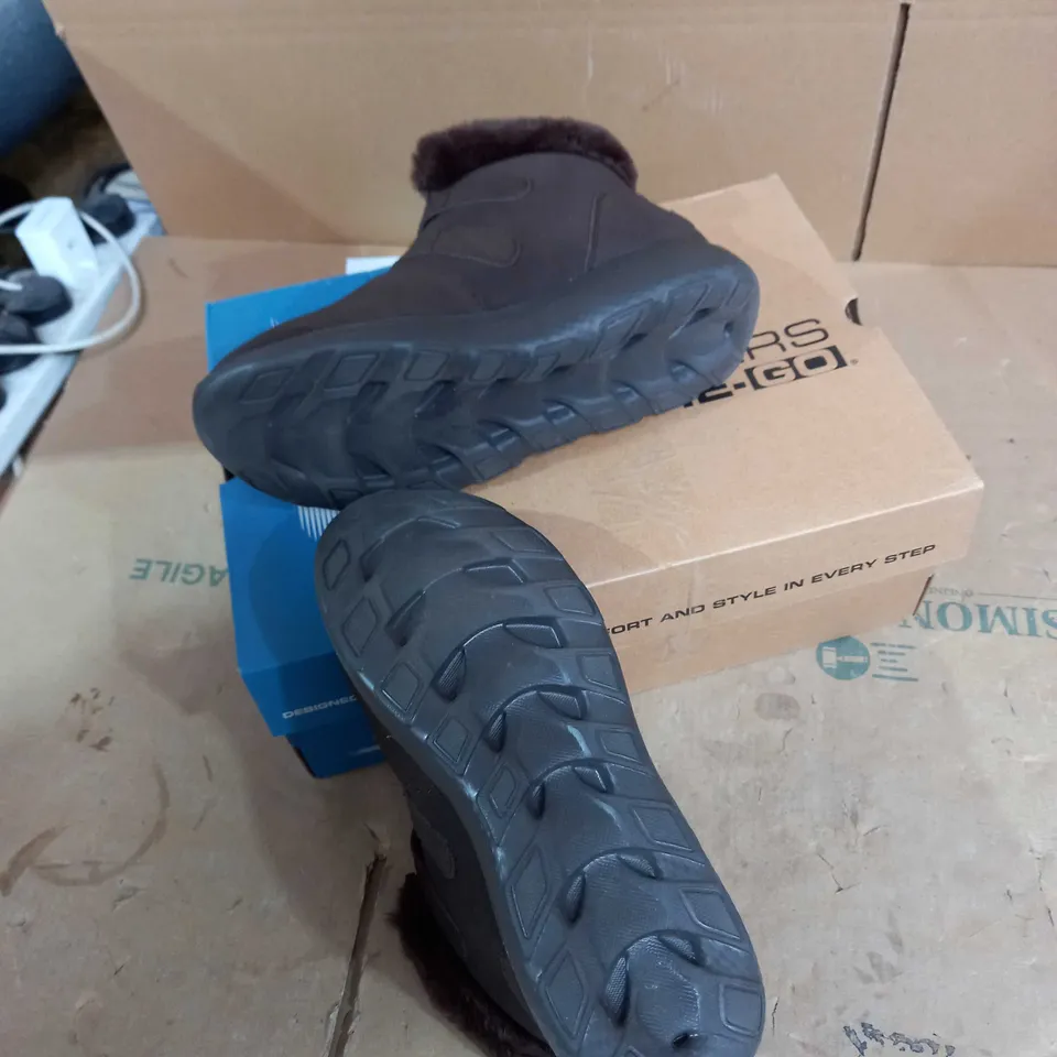 SKETCHERS ON THE GO DARK BROWN BOOTS SIZE 6 
