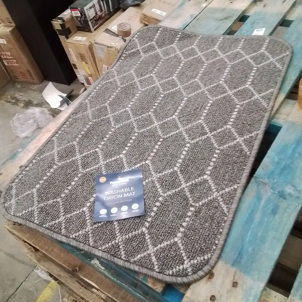 QUALITY DESIGNER AREA RUG - APPROXIMATELY 75X50CM