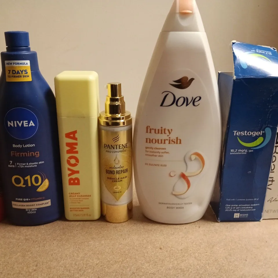 APPROXIMATELY 15 ASSORTED HEALTH & BEAUTY PRODUCTS TO INCLUDE DOVE , BYOMA AND NIVEA