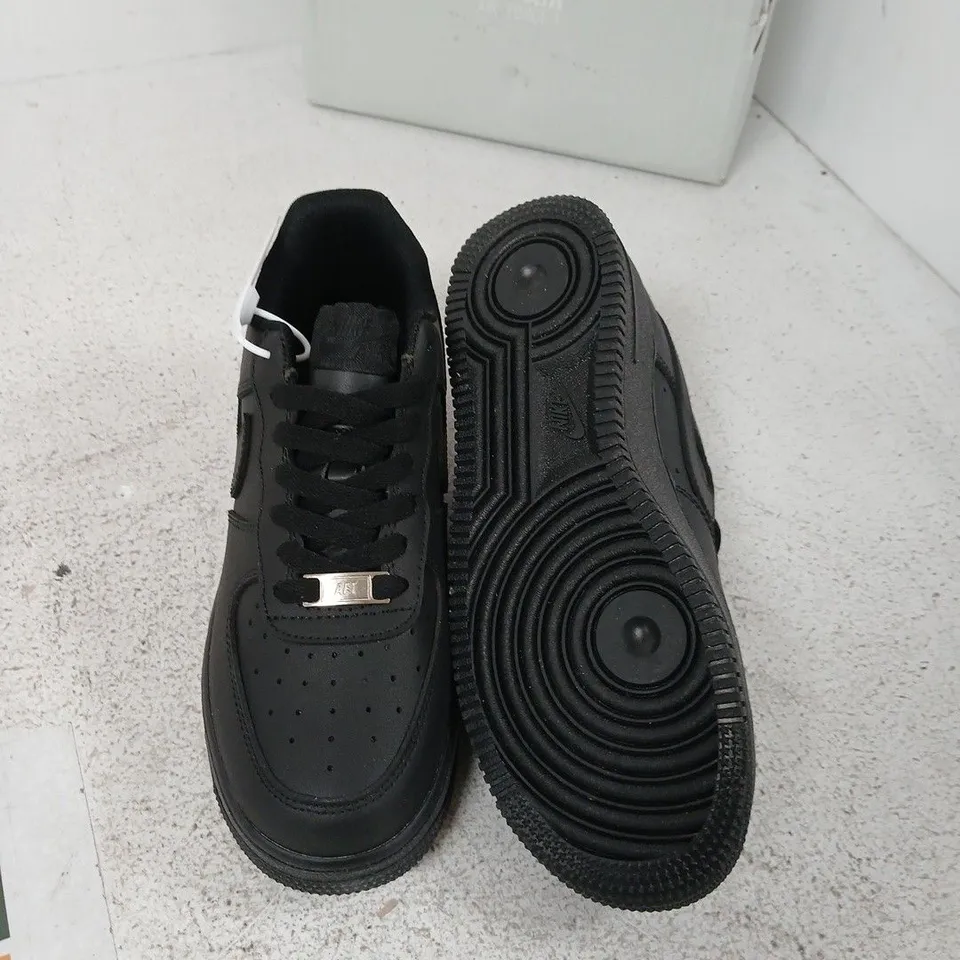 NIKE AIR FORCE 1 BLACK SNEAKERS (UK 4.5)