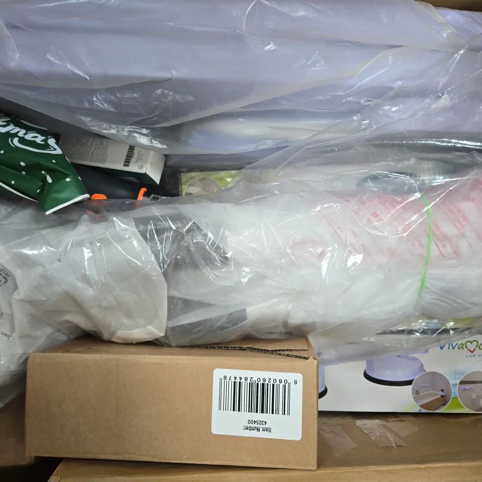 BOX OF APPROXIMATELY 10 ASSORTED HOUSEHOLD ITEMS TO INCLUDE STAR PROJECTOR, ETC - COLLECTION ONLY