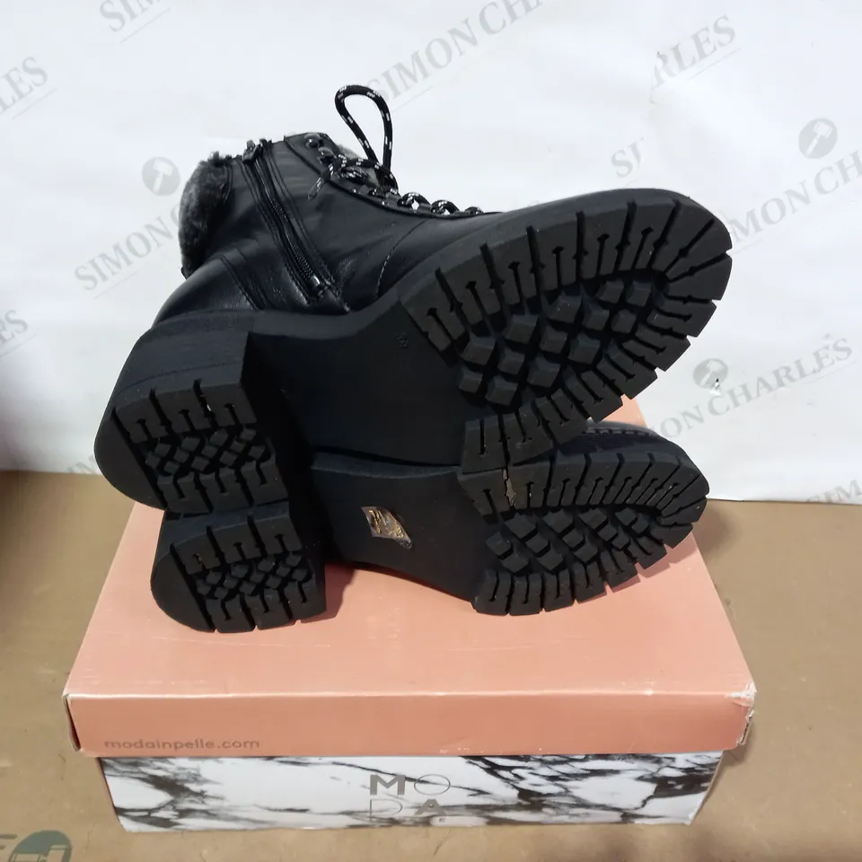 BOXED PAIR OF MODA IN PELLE BLACK BOOTS - SIZE 38