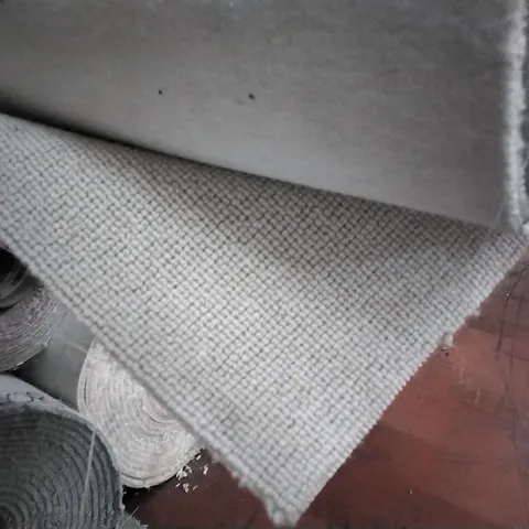 ROLL OF QUALITY DECO PLAINS BEIGE CARPET // APPROX SIZE: 5 X 5.9m