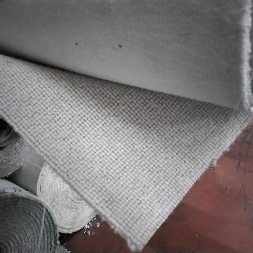 ROLL OF QUALITY DECO PLAINS BEIGE CARPET // APPROX SIZE: 5 X 5.9m