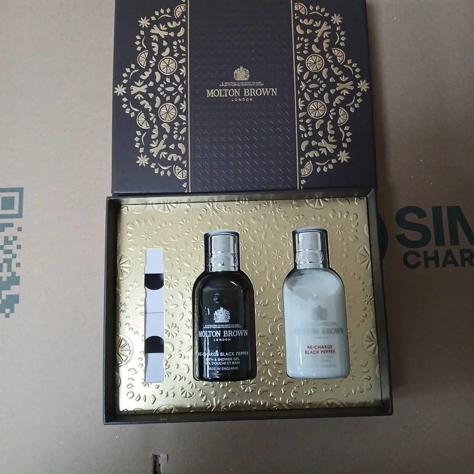 MOLTON BROWN LONDON RE-CHARGE BLACK PEPPER GIFT SET – SHOWER GEL & BODY LOTION