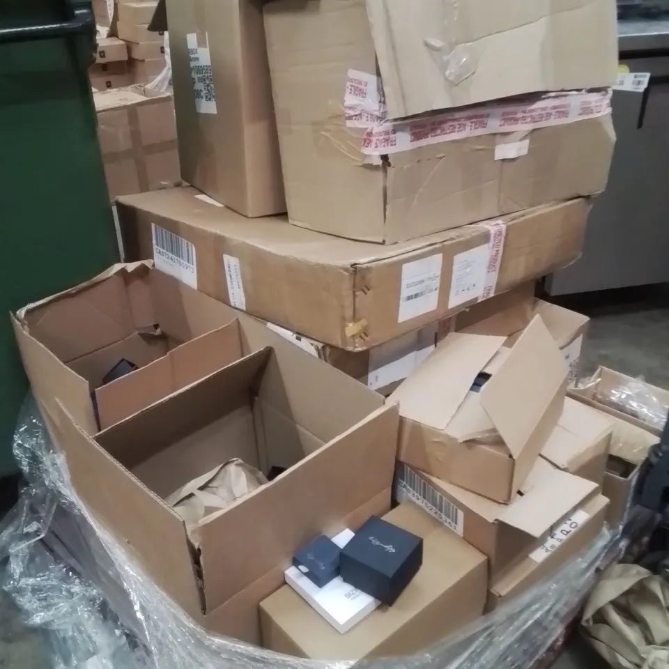 PALLET OF ASSORTED ITEMS TO INCLUDE;RINGS,HEADBANDS
