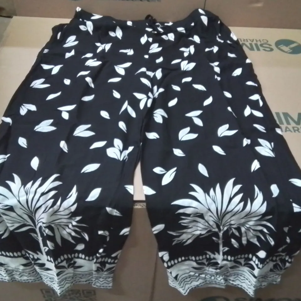 BOXED BRAND NEW APPROXIMATELY 45 JD WILLIAMS SPUN VISCOSE TROUSERS MONO PRINT SIZE 20