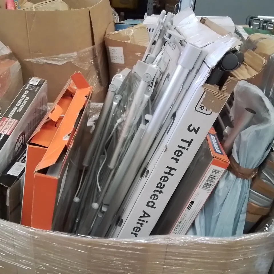 PALLET CONTAINING A LARGE QUANTITY OF HEATED CLOTHES AIRERS