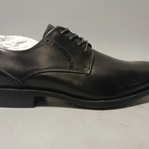 BOXED PAIR OF CUSOLEMORE LACE UP SHOES IN BLACK SIZE 10