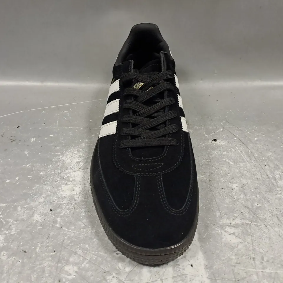 BOXED PAIR OF ADIDAS HANDBALL SPEZIAL IN BLACK/WHITE UK SIZE 10.5