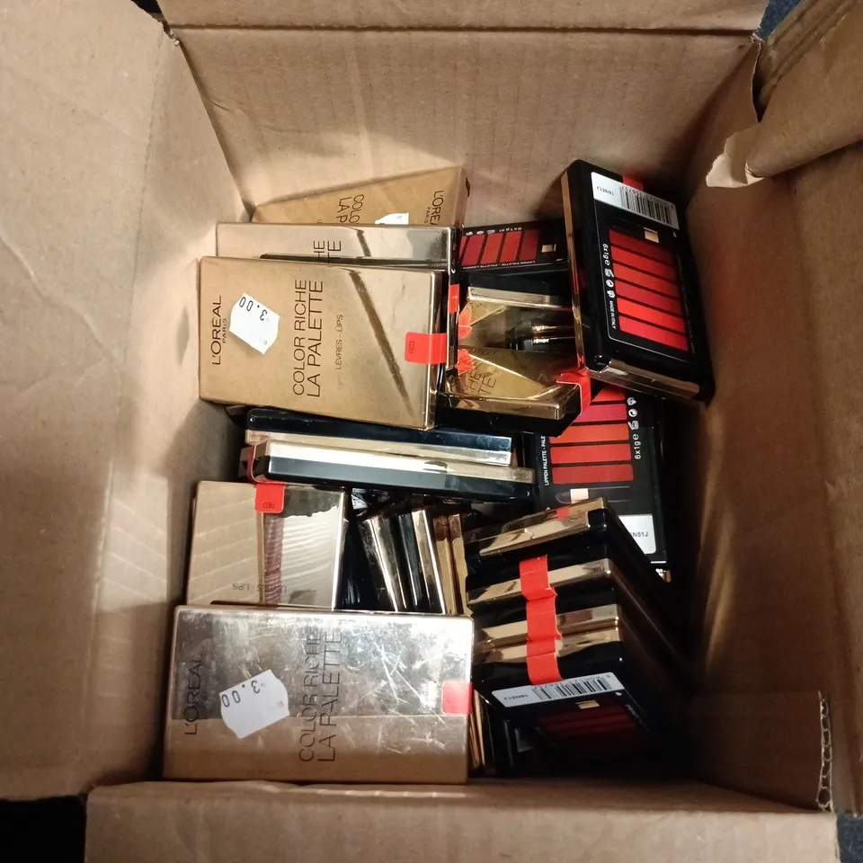 BOX OF APPROXIMATELY 30 L'OREAL COLOUR RICHE LA PALETTE LIPSTICK PALETTES RED