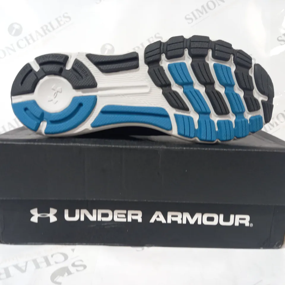 BOXED PAIR OF UNDER ARMOUR SPEEDFORM VELOCITY GR SHOES IN GREY UK SIZE 6.5