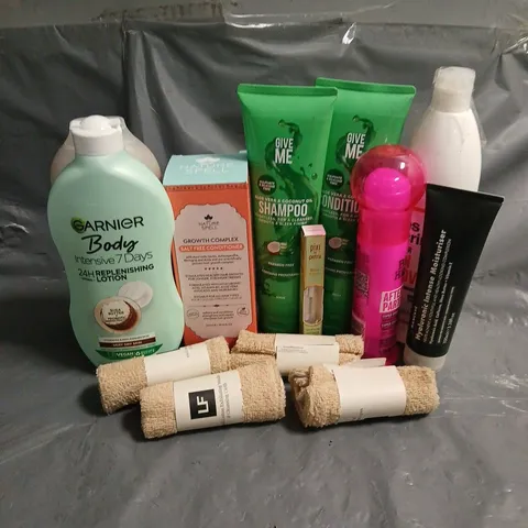 APPROXIMATELY 20 ASSORTED HEALTH & BEAUTY PRODUCTS TO INCLUDE PIXI BROW TAMER, BED HEAD HAIR SMOOTHING CREAM, NATURE SPELLGROWTH CONDITIONER, ETC